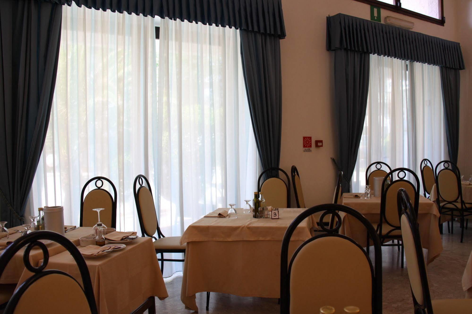 Hotel Falcone Vieste Esterno foto