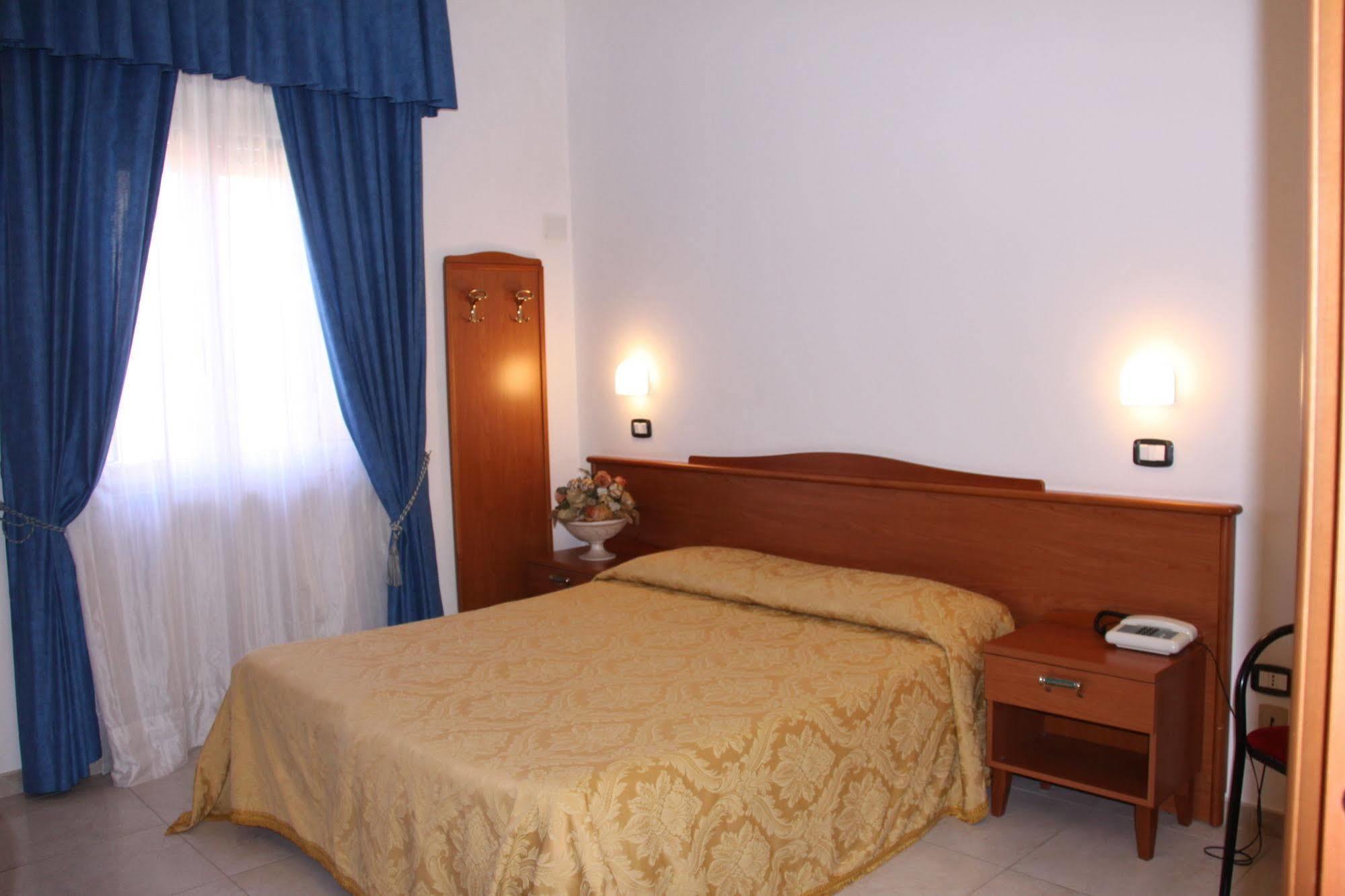 Hotel Falcone Vieste Esterno foto