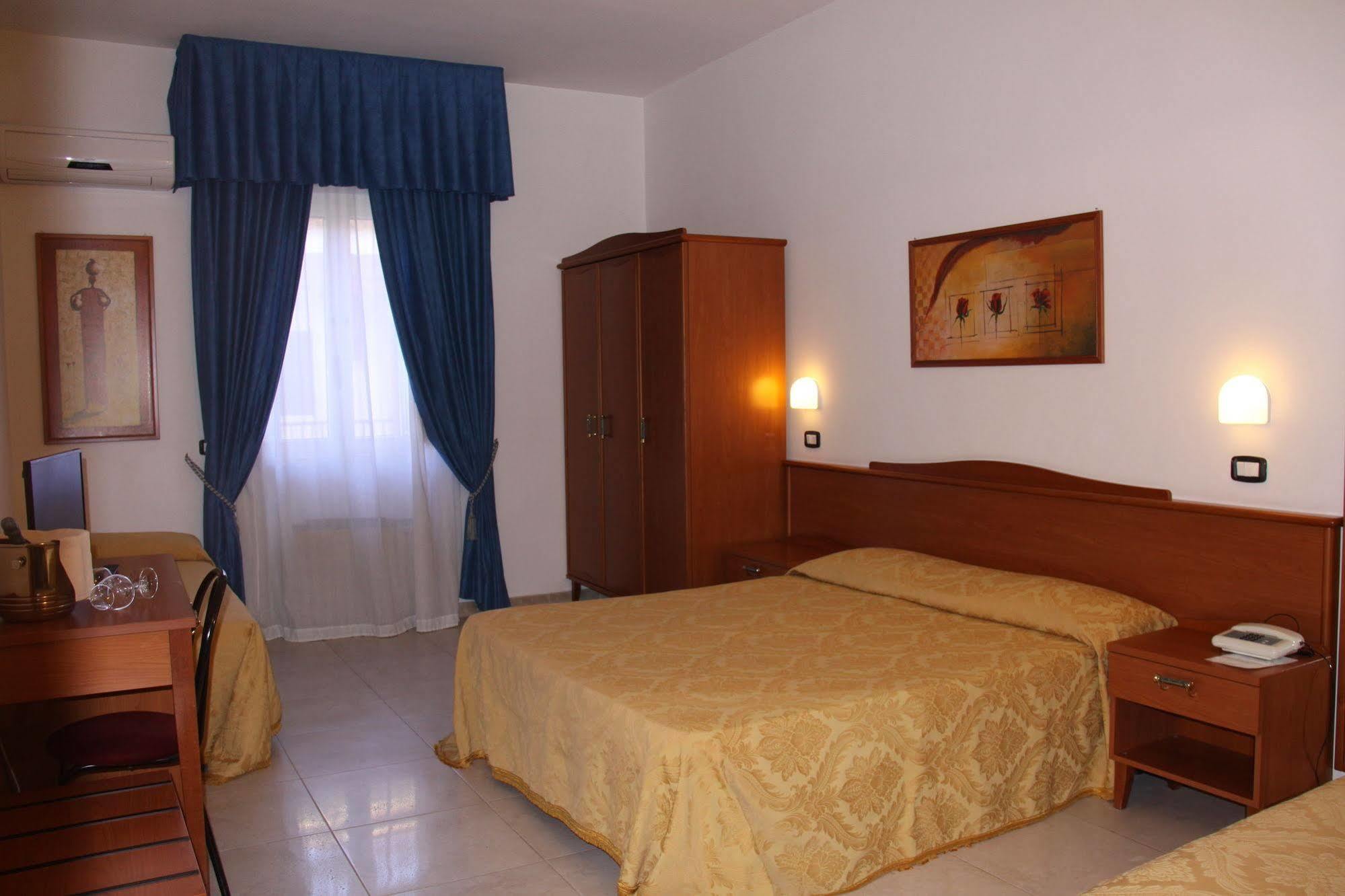 Hotel Falcone Vieste Esterno foto