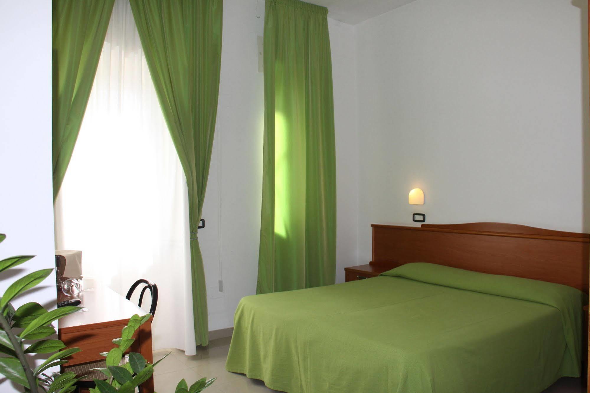 Hotel Falcone Vieste Esterno foto