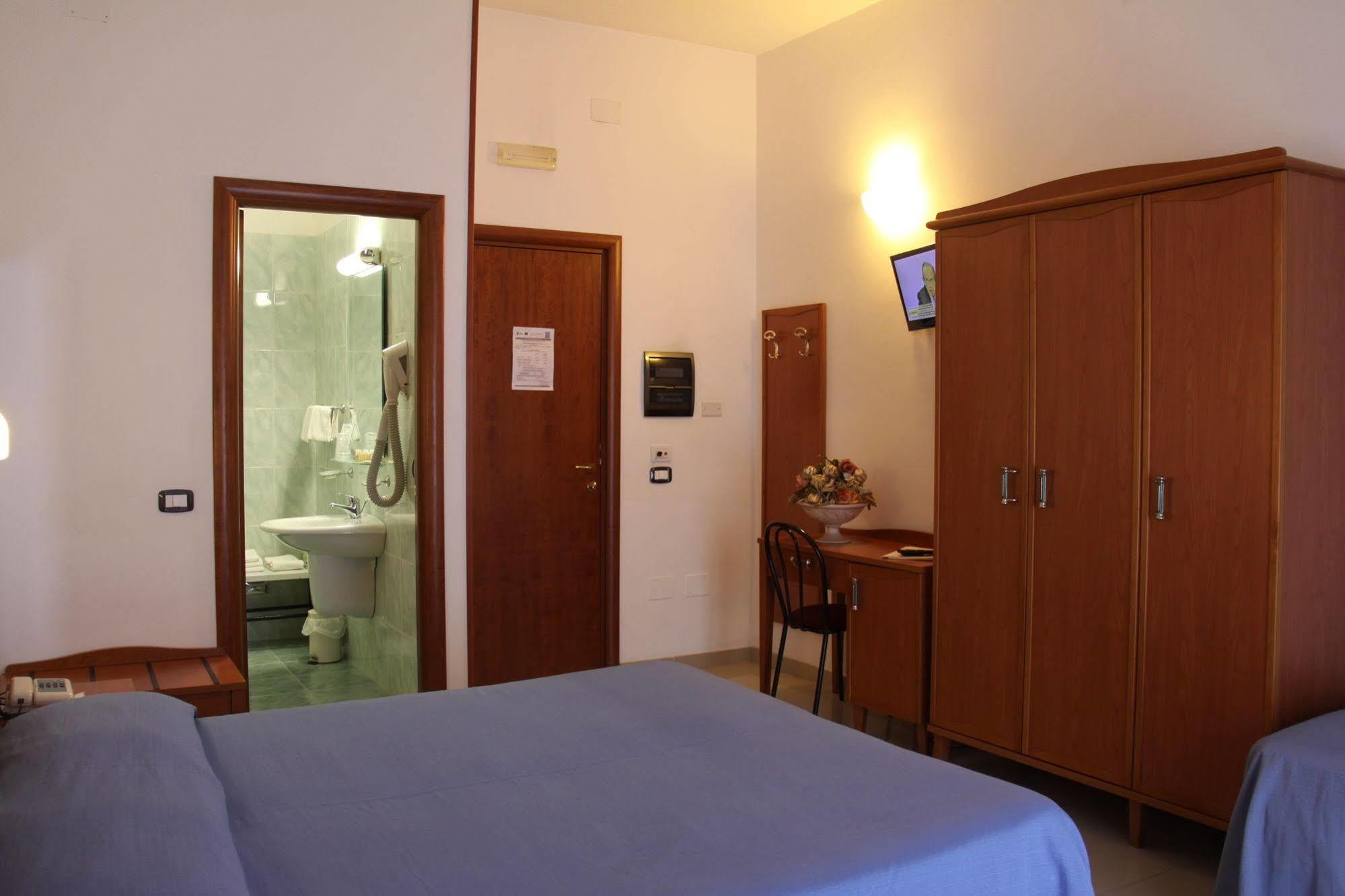 Hotel Falcone Vieste Esterno foto