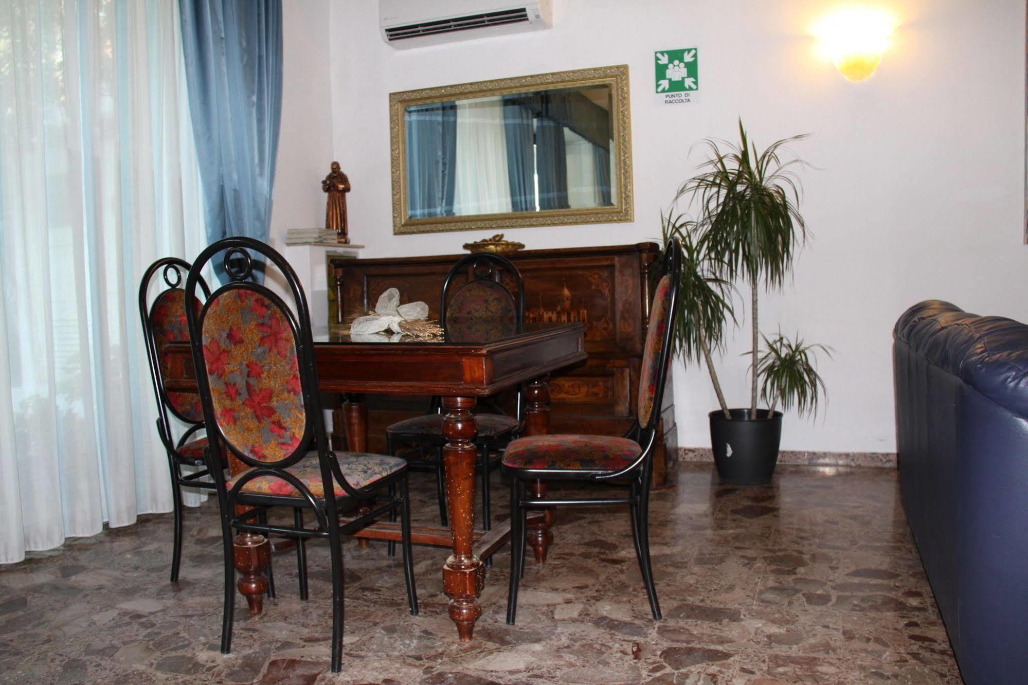 Hotel Falcone Vieste Esterno foto