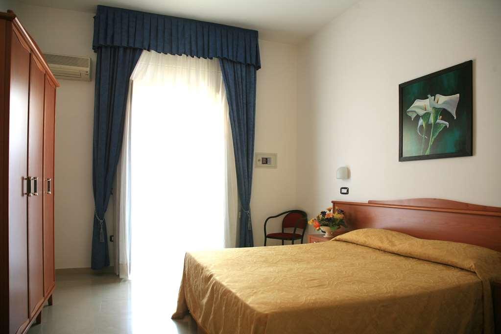Hotel Falcone Vieste Camera foto