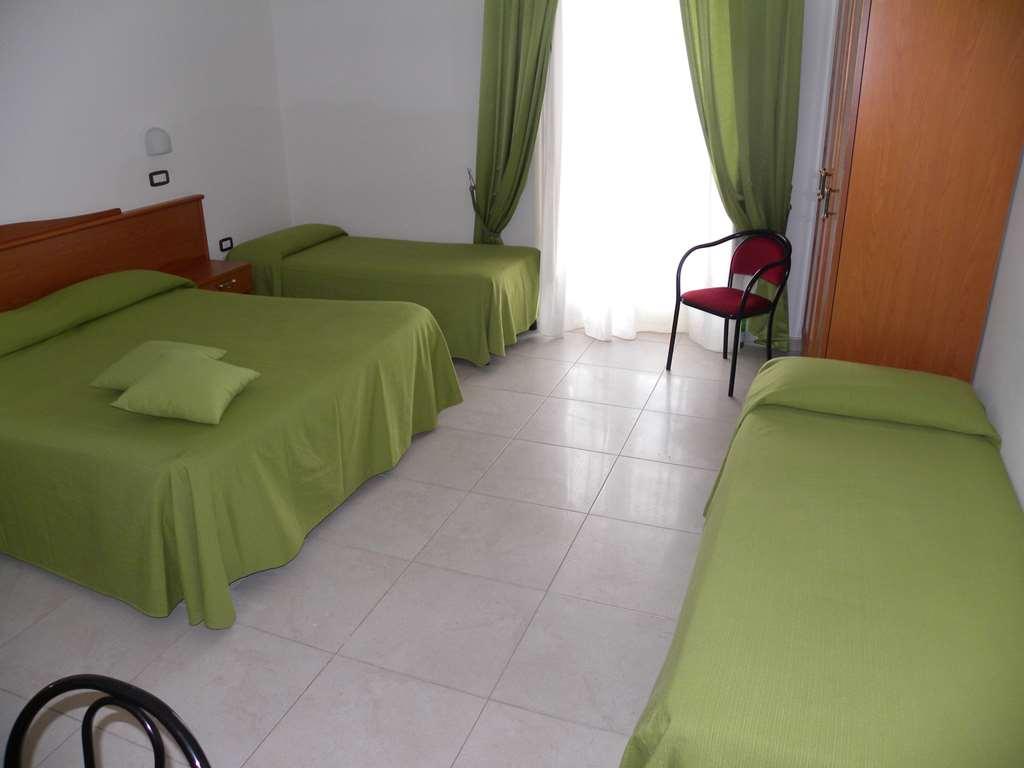 Hotel Falcone Vieste Camera foto